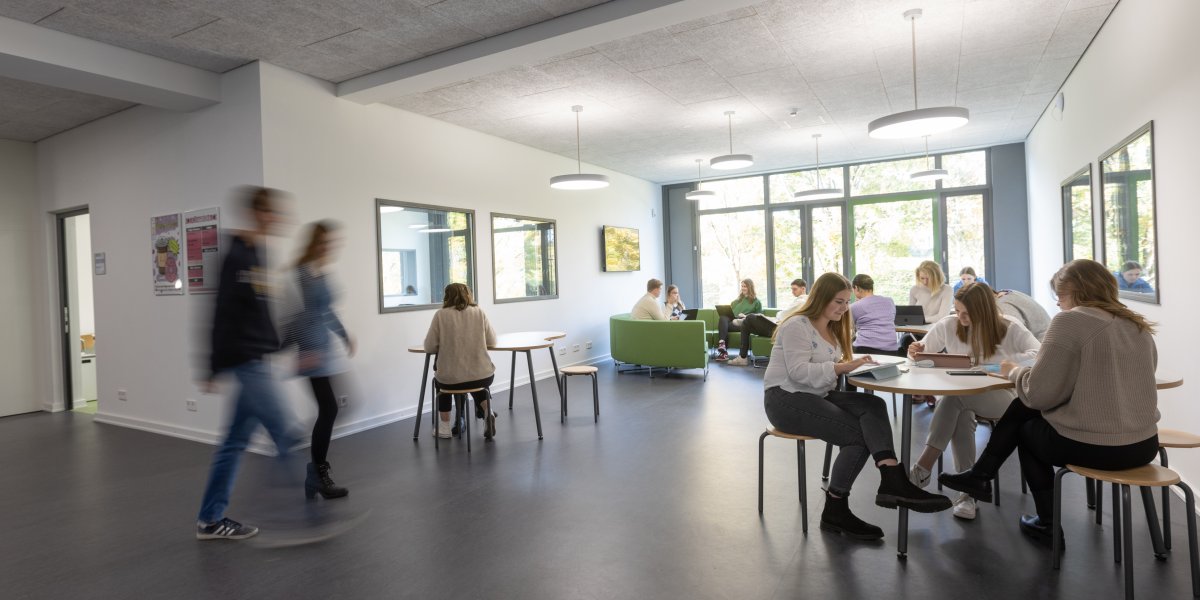 Von Ausbildungsvorbereitung bis Zahnmedizinische/r Fachangestellte/r Berufsbildungszentrum Bad Oldesloe Von Ausbildungsvorbereitung bis Zahnmedizinische/r Fachangestellte/r Berufsbildungszentrum Bad Oldesloe