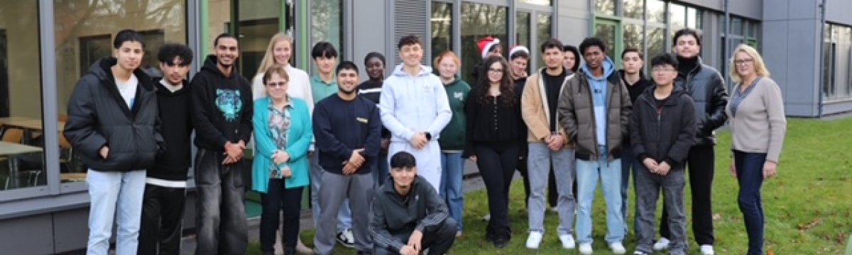 Gemeinsam für die Zukunft: Ehrenamtsprojekt an der Beruflichen Schule in Bad Oldesloe zeigt beeindruckende Resonanz Berufsbildungszentrum Bad Oldesloe Gemeinsam für die Zukunft: Ehrenamtsprojekt an der Beruflichen Schule in Bad Oldesloe zeigt beeindruckende Resonanz Berufsbildungszentrum Bad Oldesloe